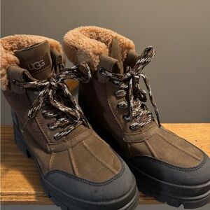 UGG Ashton Addie Tipped Tan and Black Fleece-Lined Boots